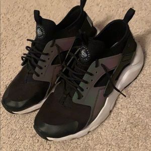 mens nike huaraches (reflectable)